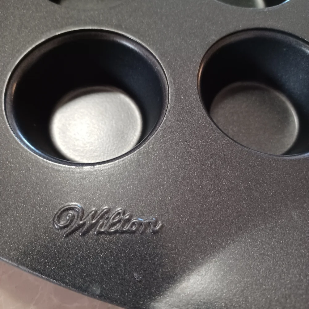 Set Of 4 WILTON & Mixed Brands Nonstick Cup Mini & Shallow Muffin Baking Pans